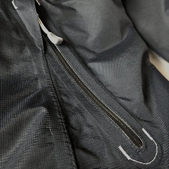 Mountain Hardwear Wmns M DRY.Q Waterproof Jacket EUC - Picture 5 of 9